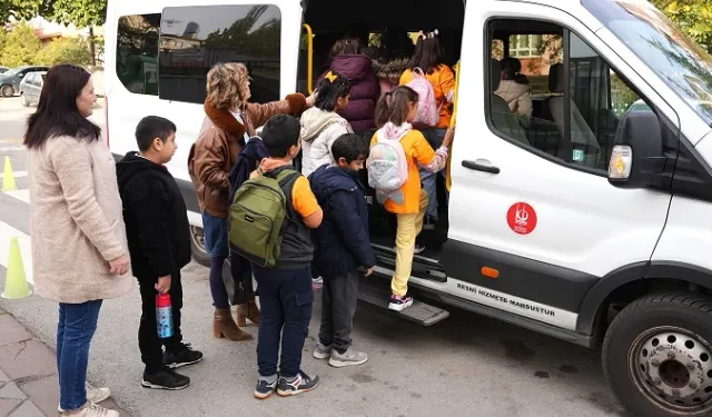 Keçiören'de yerel belediyeden öğrencilere servis desteği