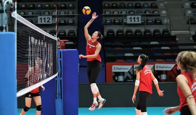 Keçiörenli kadın voleybolcular Bursa'dan galibiyetle döndü