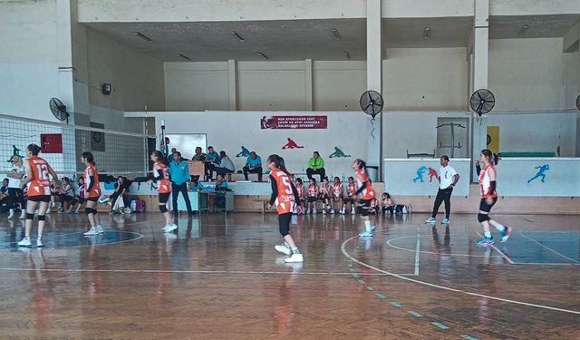 Adana'da, Okul Sporları Voleybol Grup Müsabakaları başladı