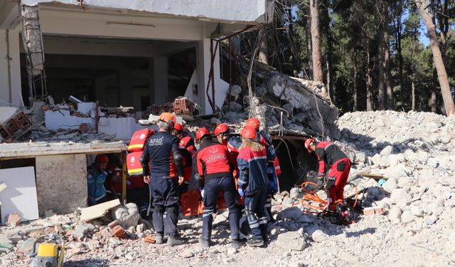 Burdur'da 5,7 büyüklüğünde deprem senaryosuyla tatbikat yapıldı