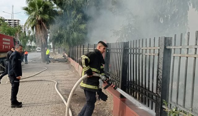 İskenderun'da otluk alanda çıkan yangın söndürüldü