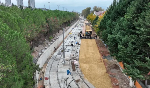 Kocaeli 'de Alikahya tramvayı stada doğru ilerliyor