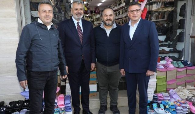 Başkan Öntürk Esnafı Ziyaret Ederek Moral Verdi