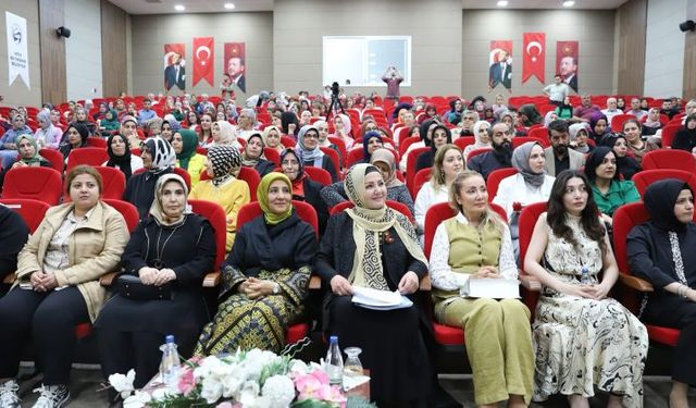Altınözü’nde Anneler Günü’ne İkbal Gürpınar’la Duygusal Kutlama