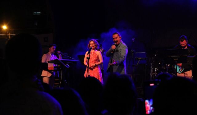Hatay’da 80’ler 90’lar Rüzgârı Esti: Hbb’den Müzik Dolu Moral Gecesi