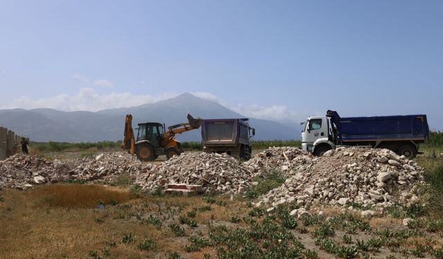 Samandağ’daki Mileyha Sulak Alanı’ndan Kaçak Molozlar Kaldırıldı