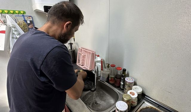 Depremde eşini kaybedince 4 çocuğuna hem anne hem baba oldu