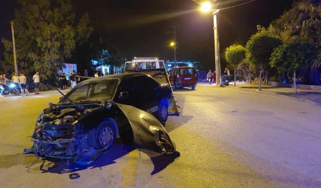 Hatay’da İki Araç Çarpıştı, 6 Kişi Yaralandı!