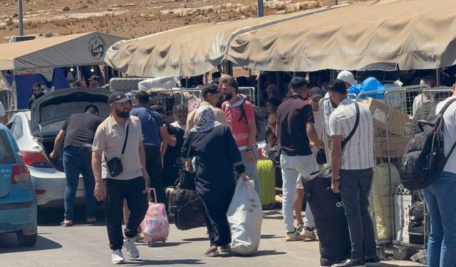 Cilvegözü’nde Yoğunluk Suriyeliler Ülkelerine Dönüyor