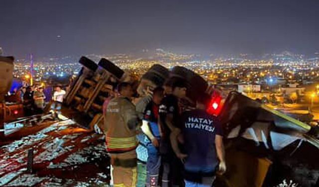 Hatay'da devrilen hafriyat kamyonunun sürücüsü öldü