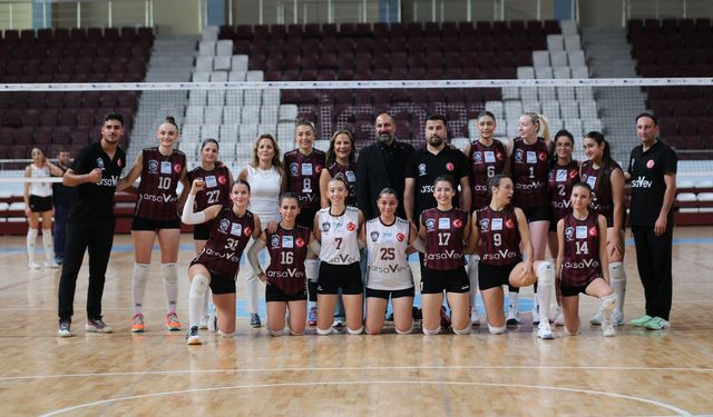 arsaVev,Hatay Voleybol Spor Kulübü sporcularıyla bir araya geldi