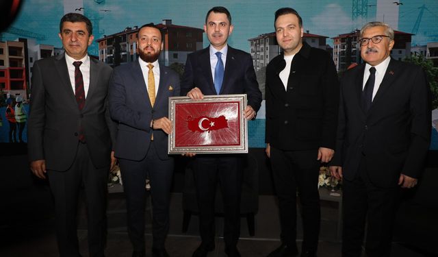 Behçet Akın’dan Bakan Kurum’a Anlamlı Hediye!