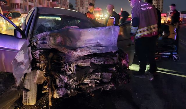 Hatay'da otomobil ile minibüsün çarpıştığı kazada 11 kişi yaralandı