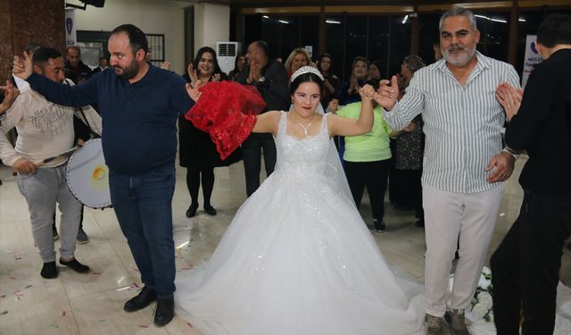 Hatay'da down sendromlu Ezgi'nin gelinlik giyme hayali gerçek oldu