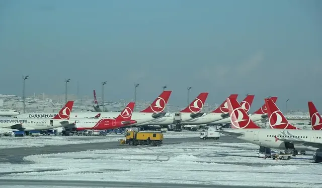 Yoğun Kar Yağışı Havayolu Ulaşımını Etkiledi