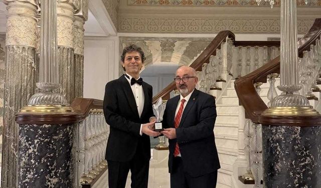 Akif Manaf’a Egeyön Barış Ödülü