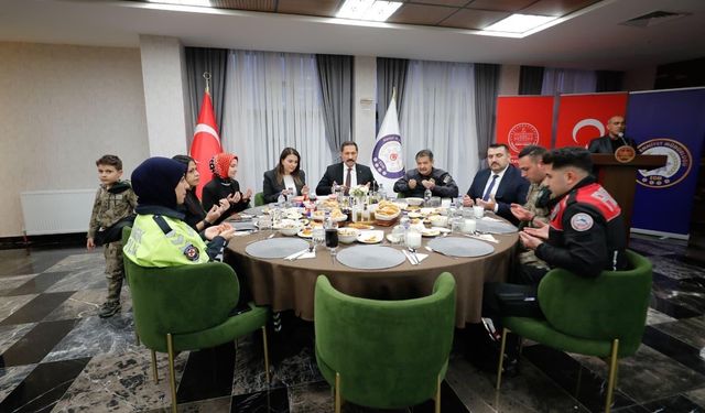 Hatay Valisi Emniyet Mensuplarıyla İftarda Buluştu