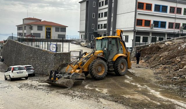 Okul Önündeki Çamur Sorununa Hızlı Müdahale