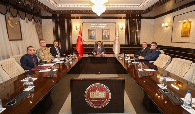 Hatay Valiliği’nde İl Asayiş ve Güvenlik Toplantısı Gerçekleştirildi