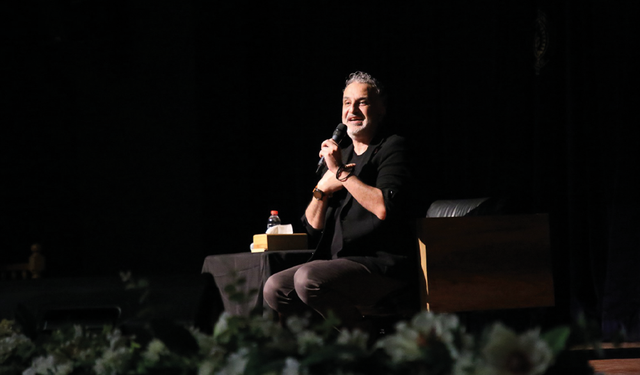 Bekir Develi, “Fânî But Funny” Gösterisiyle İskenderunluları Güldürdü