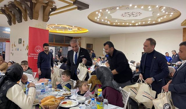 Kırıkhan’da Dünya Yetimler Günü’nde İftar Programı Düzenlendi