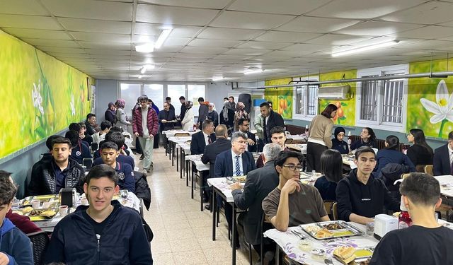 Dr. Harun Tüysüz Erzin’de Öğrencilerle İftarda Buluştu