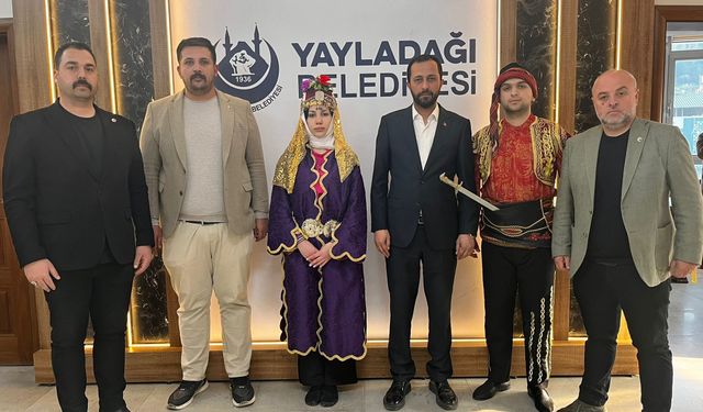 Karagöz’ün Türküsü Ekibi Makam Ziyaretinde