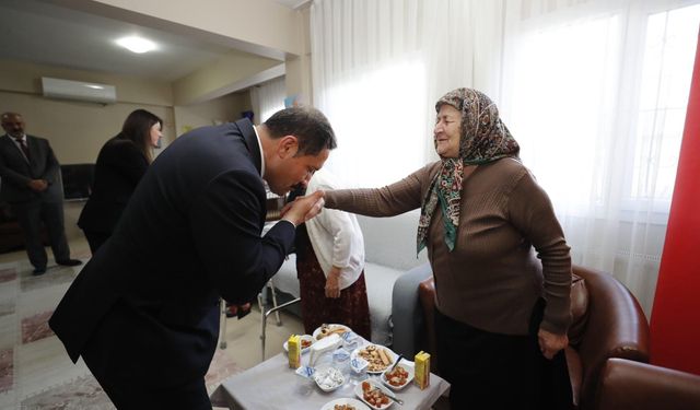 Valimiz Masatlı ve Eşi Huzurevinde Büyüklerle Bayramlaştı