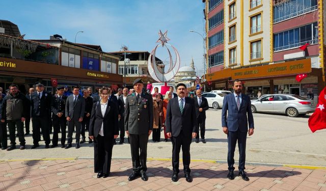 18 Mart’ta Çelenk Sunma Töreni Düzenlendi