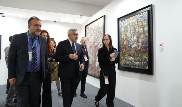 Hüseyin Yayman ArtAnkara Çağdaş Sanat Fuarı’nı Ziyaret Etti