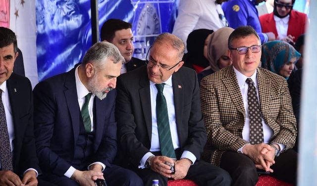 Yapar, 5G Törenine Katıldı