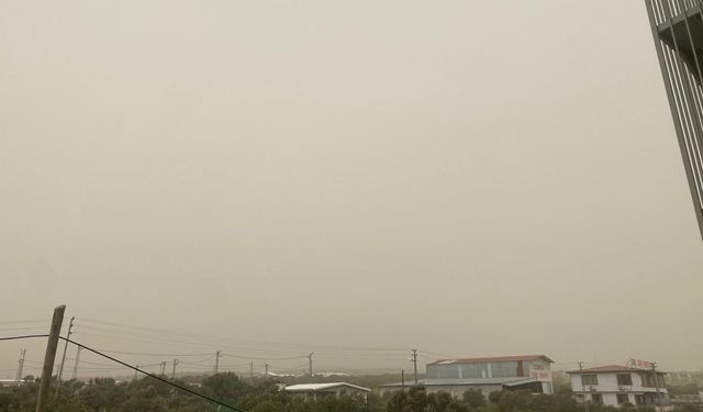 Hatay’da Gökyüzü Toz Bulutuyla Kaplandı