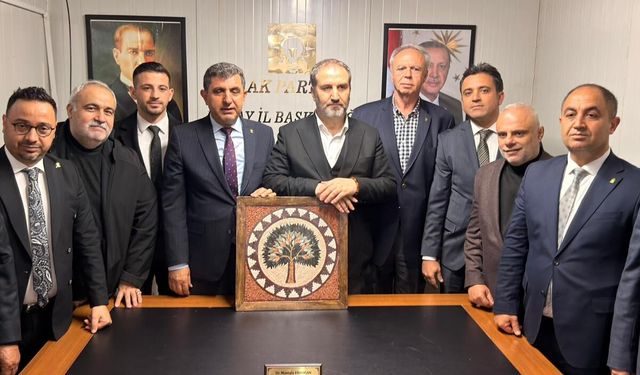 AK Parti Hatay İl Başkanlığı’nda Mustafa Şen Ziyareti