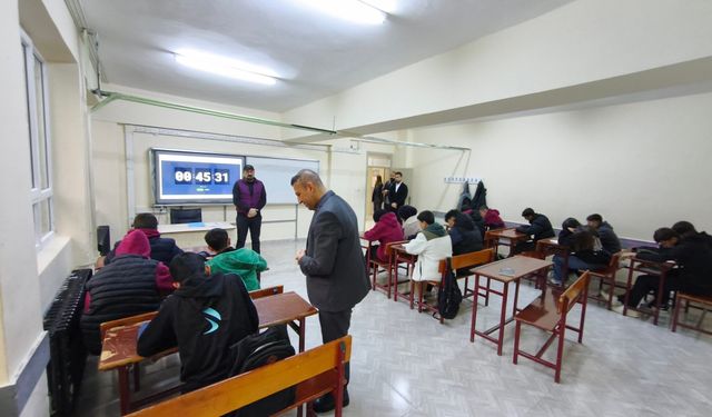 Altınözü’nde Ortak Sınavlara Denetim Ziyareti