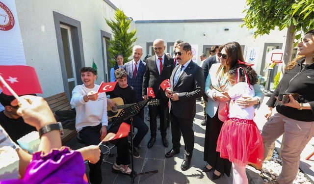 Vali Masatlı Çocuk Şenliği’nde Miniklerle Buluştu