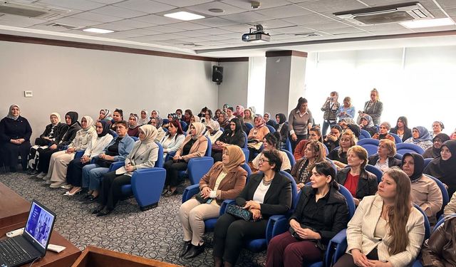 İskenderun’da Kadınlara Dijital Okuryazarlık Eğitimi