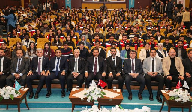 Vali Mustafa Masatlı Gençlerle İhtisas Akademi Programı’nda Buluştu