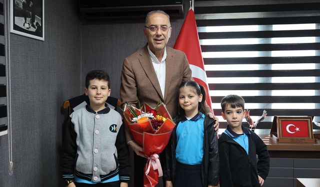 Başkan Yapar, 23 Nisan’da Koltuğunu Öğrencilere Emanet Etti