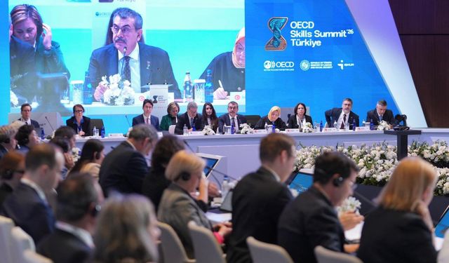 Bakan Tekin, OECD Beceriler Zirvesi’nde Oturuma Başkanlık Etti