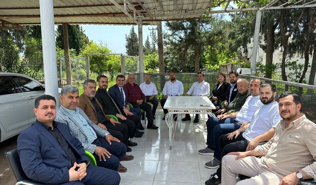 AK Parti Heyetinden Reyhanlı’da Kanaat Önderi Orhan Çalım’a Ziyaret