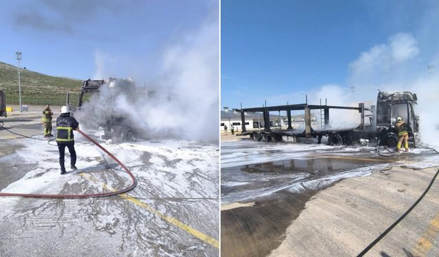 Reyhanlı’da Park Halindeki TIR Yandı