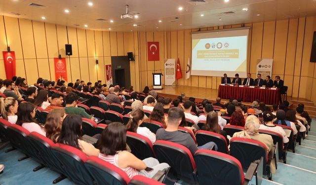 Hatay Modeli Programında İlçelerde Afet ve Dayanışma Ele Alındı