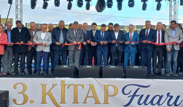 Kırıkhan’da 3. Kitap Fuarı Kapılarını Açtı