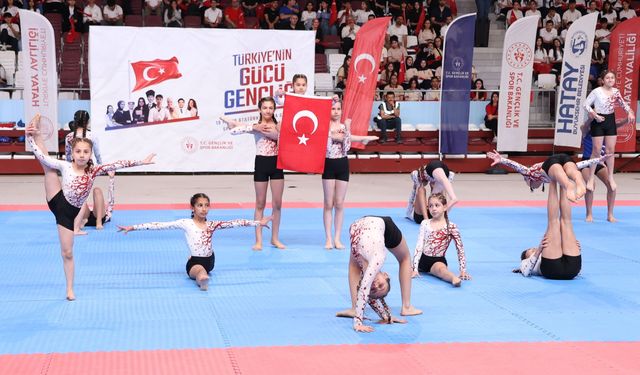 Hatay’da 19 Mayıs Coşkusu Salona Sığmadı