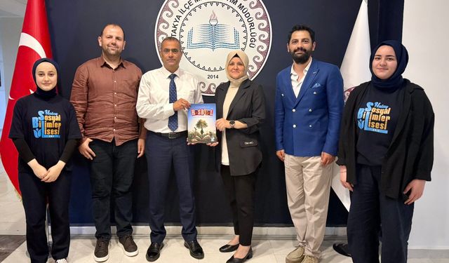 Hasbihal Dergisi İlçe Milli Eğitim Müdürü Tecimen’e Takdim Edildi