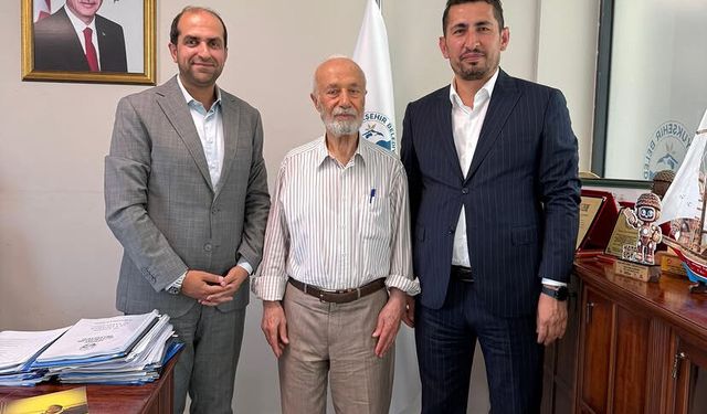 Dr. İbrahim Ertan Yülek'ten Samimi Sohbet ve Kitap Hediyesi