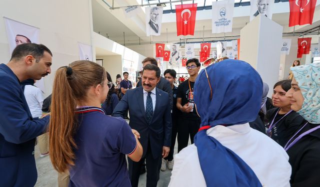 Hatay Okulu’nda Bilim Şenliği ve Resim Sergisi Açılışı
