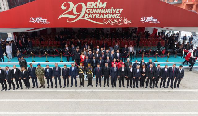 Cumhuriyet’in 103. Yılı Atatürk Caddesi’nde Coşkuyla Kutlandı!