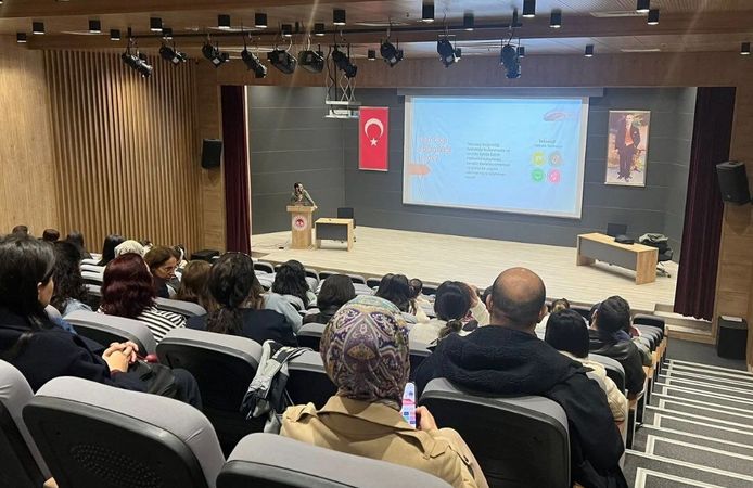 Antakya’da Sağlık Personeline Bağımlılık ve Şiddetle Mücadele Eğitimi