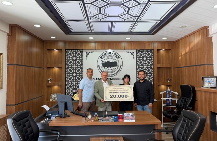 “Bir Bilenle Bilge Nesil” Yarışmasında Dereceye Giren Öğrenciler Ödüllerini Aldı
